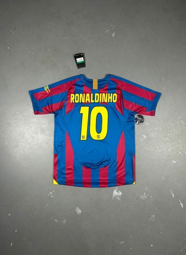 CAMISETA RETRÔ BARCELONA 05/06 - Imagem 2