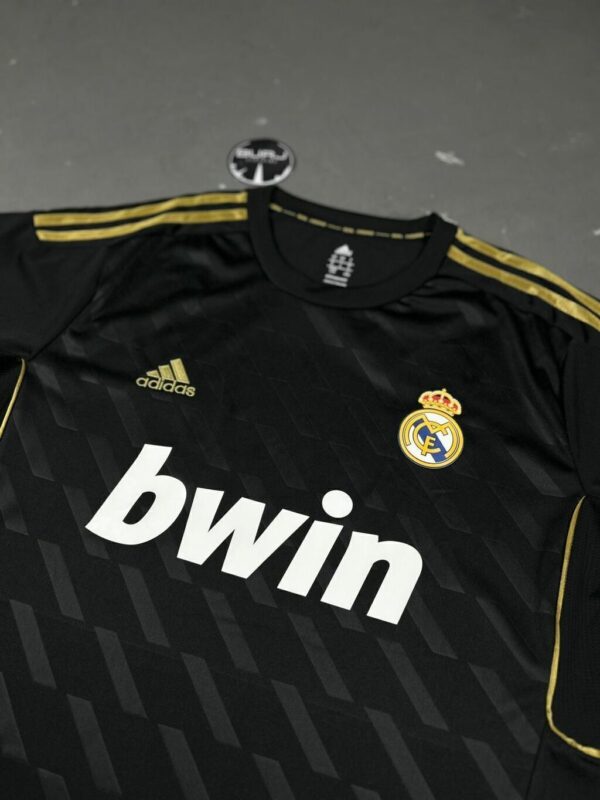 CAMISETA RETRÔ REAL MADRID 11/12 (PRETA) - Imagem 3