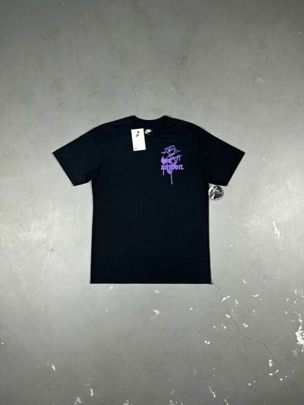 CAMISETA NIKE JUST DO IT FLOWERS (PRETA)